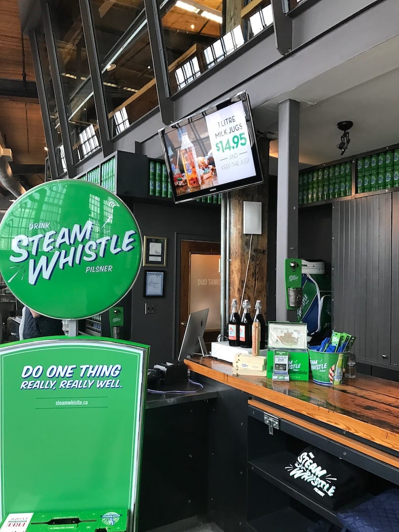 Digital signage for food service and retail