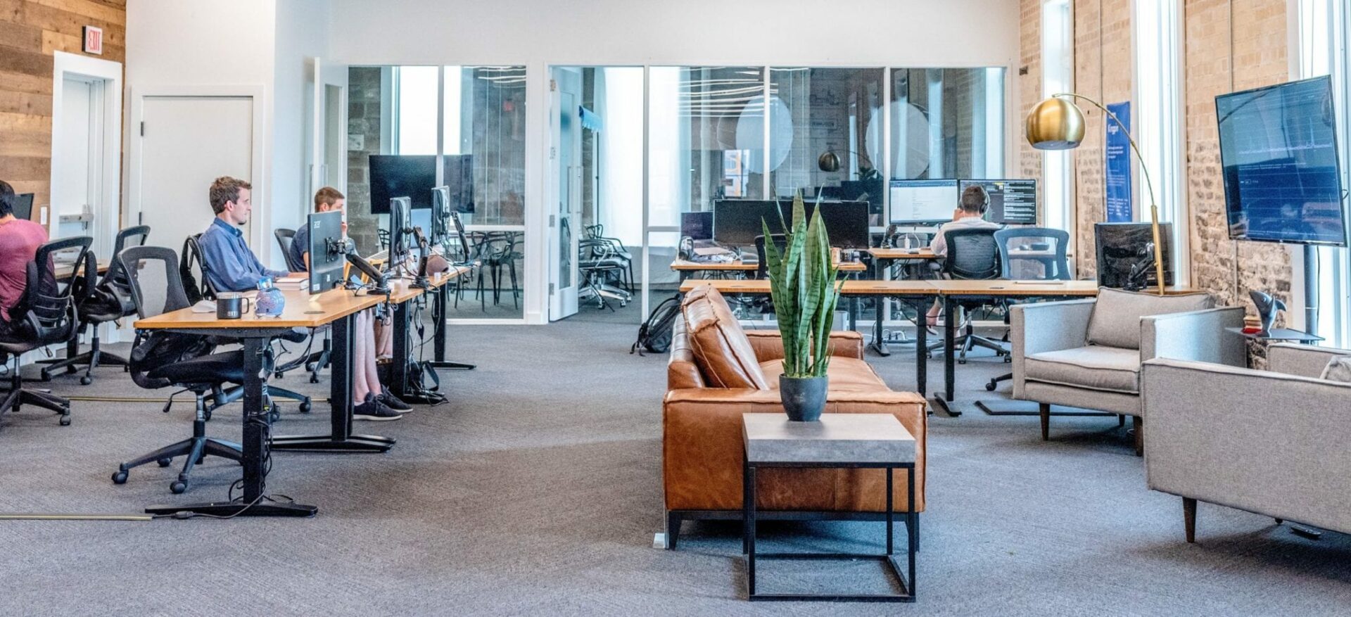 How Corporate Digital Signage Enhances The Workplace